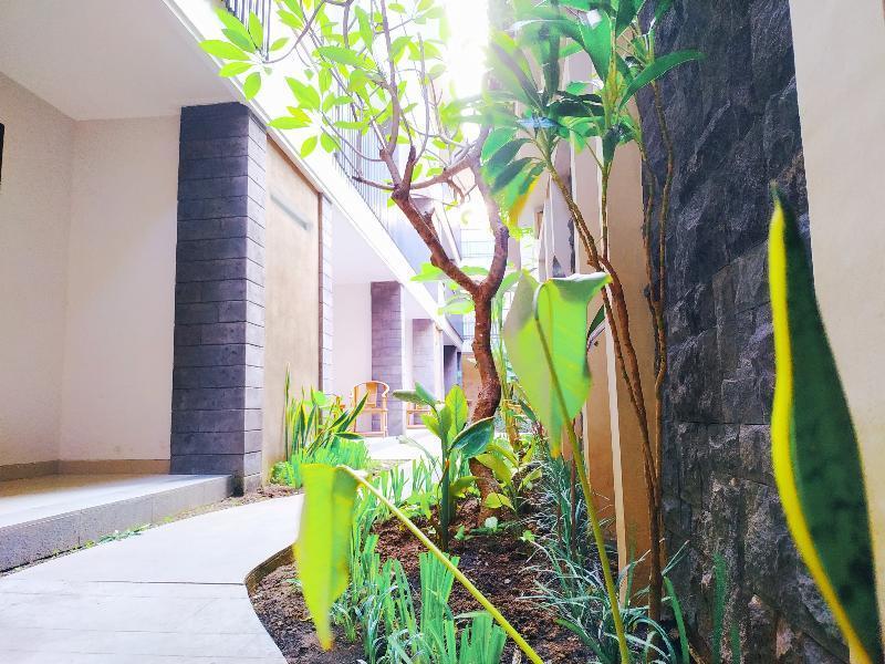 กามากู โฮเต็ล ซมินญะก์ Hotel เซมินยัค ภายนอก รูปภาพ