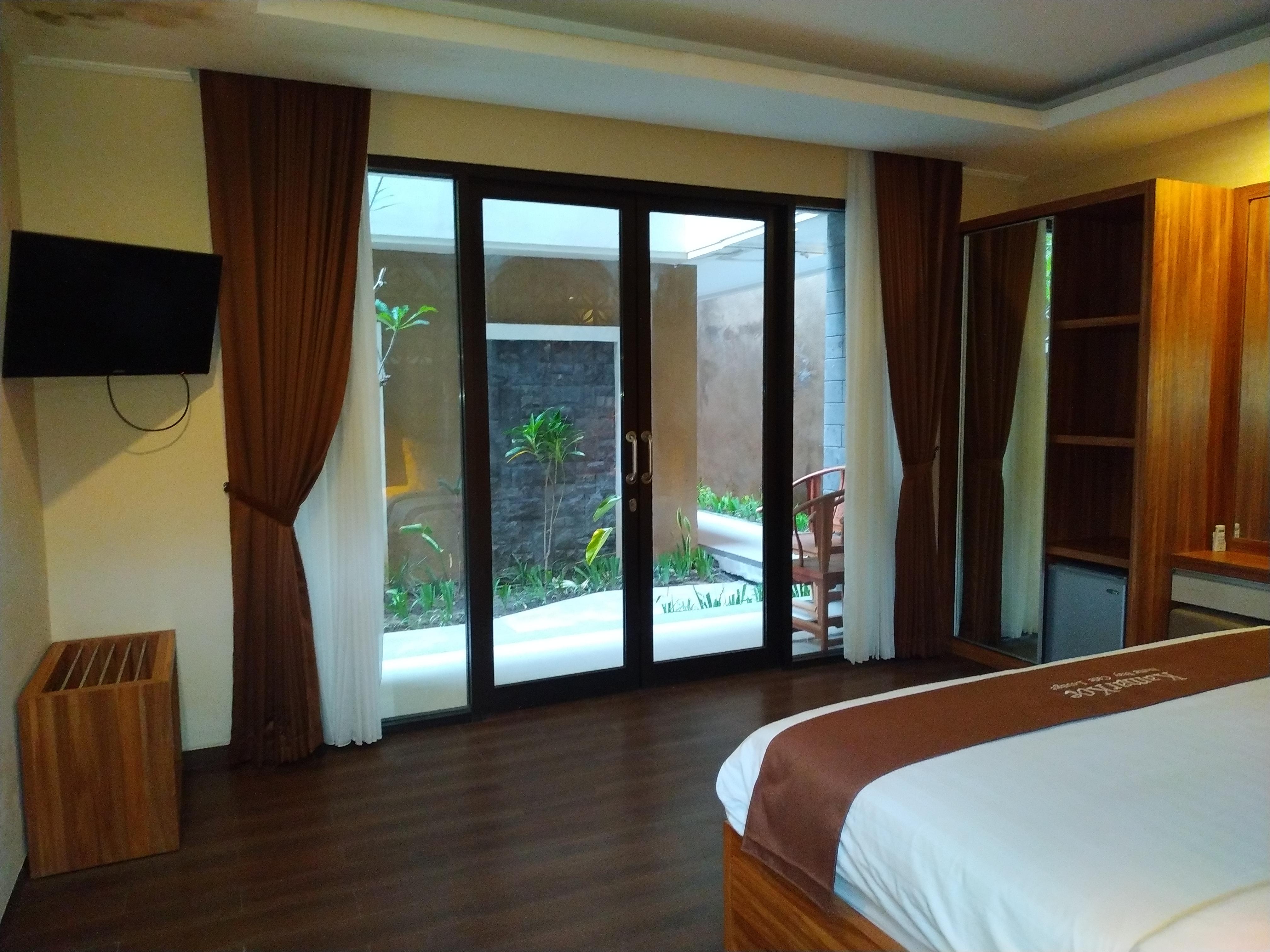 กามากู โฮเต็ล ซมินญะก์ Hotel เซมินยัค ภายนอก รูปภาพ
