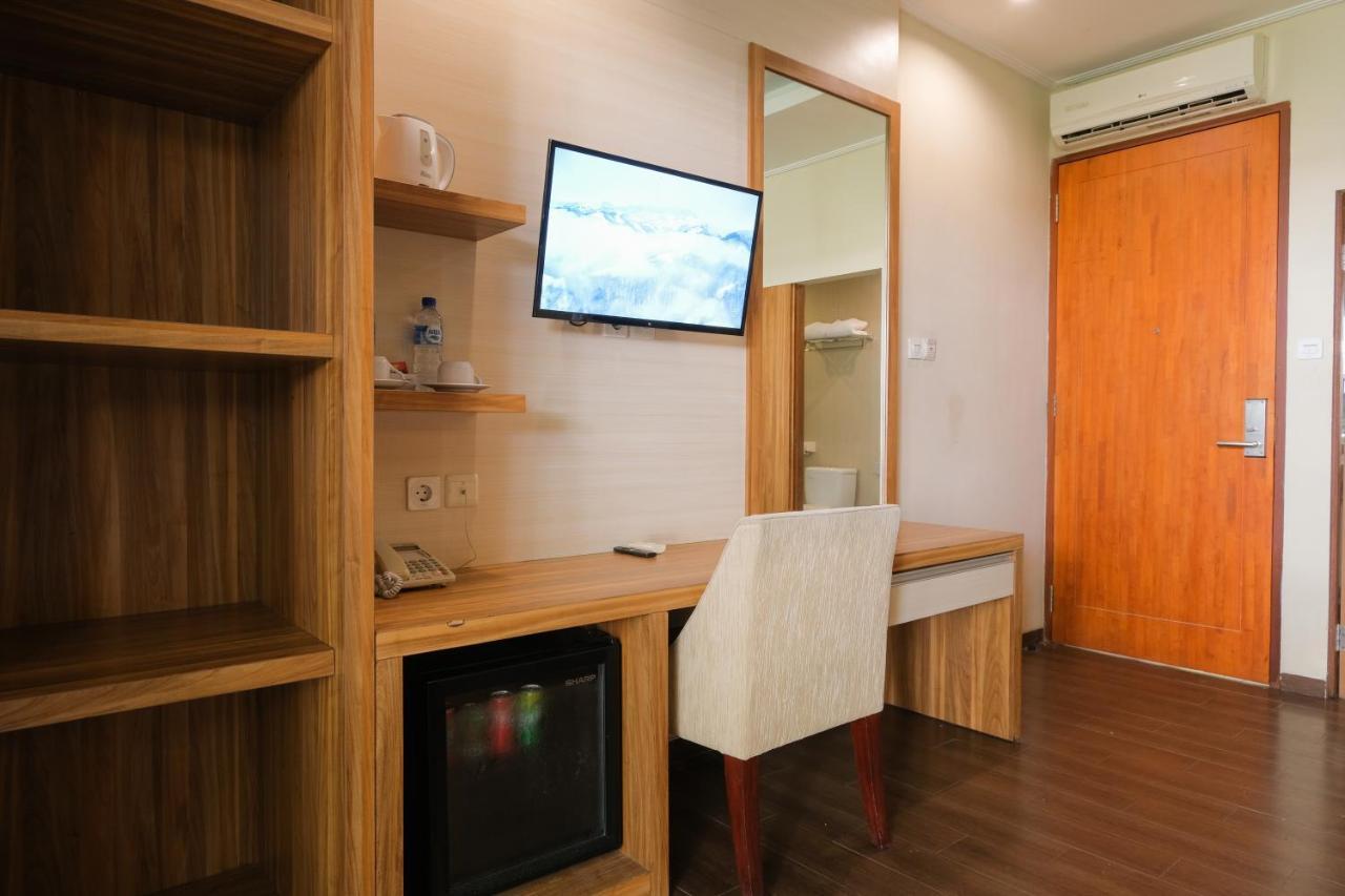 กามากู โฮเต็ล ซมินญะก์ Hotel เซมินยัค ภายนอก รูปภาพ