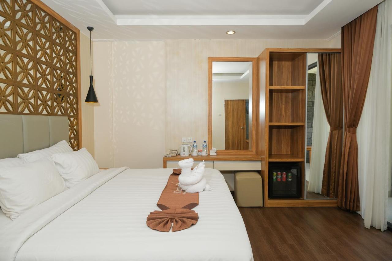 กามากู โฮเต็ล ซมินญะก์ Hotel เซมินยัค ภายนอก รูปภาพ